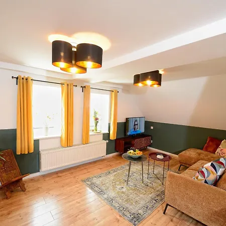 Petite - Ferienapartment Mit 3 Schlafzimmern Apartmán *